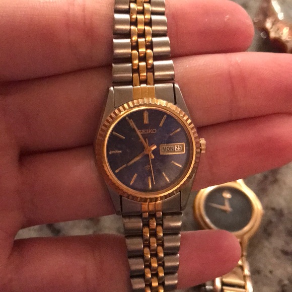Seiko watch in pretty good contrition - Picture 1 of 3